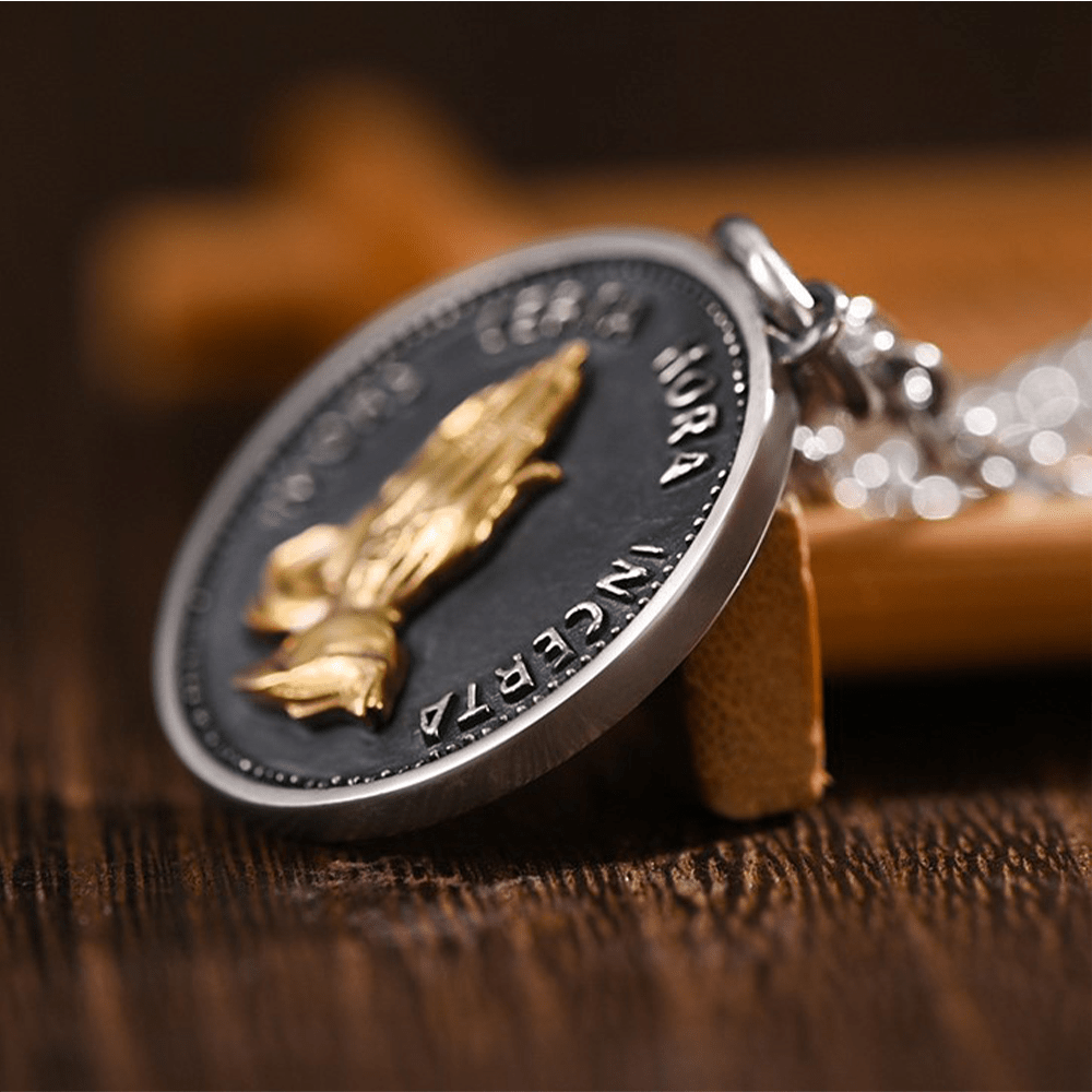 Christiandiscipleshop Praying Hands Retro Coin Solid Pendant Necklace