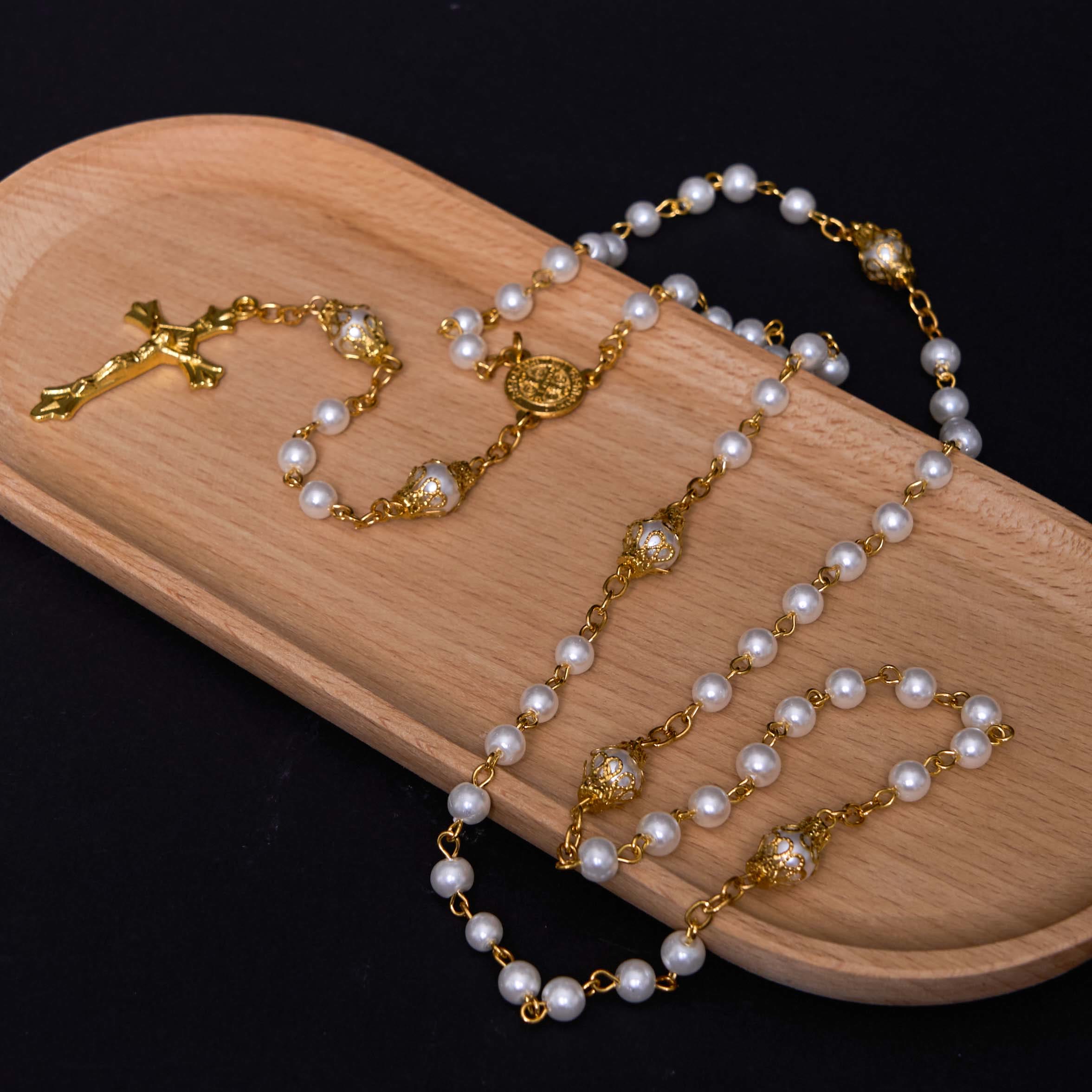 christiandiscipleshopSt. Benedict Medal & Crucifix of 6 mm Round White Pearl Alloy Chain Rosary