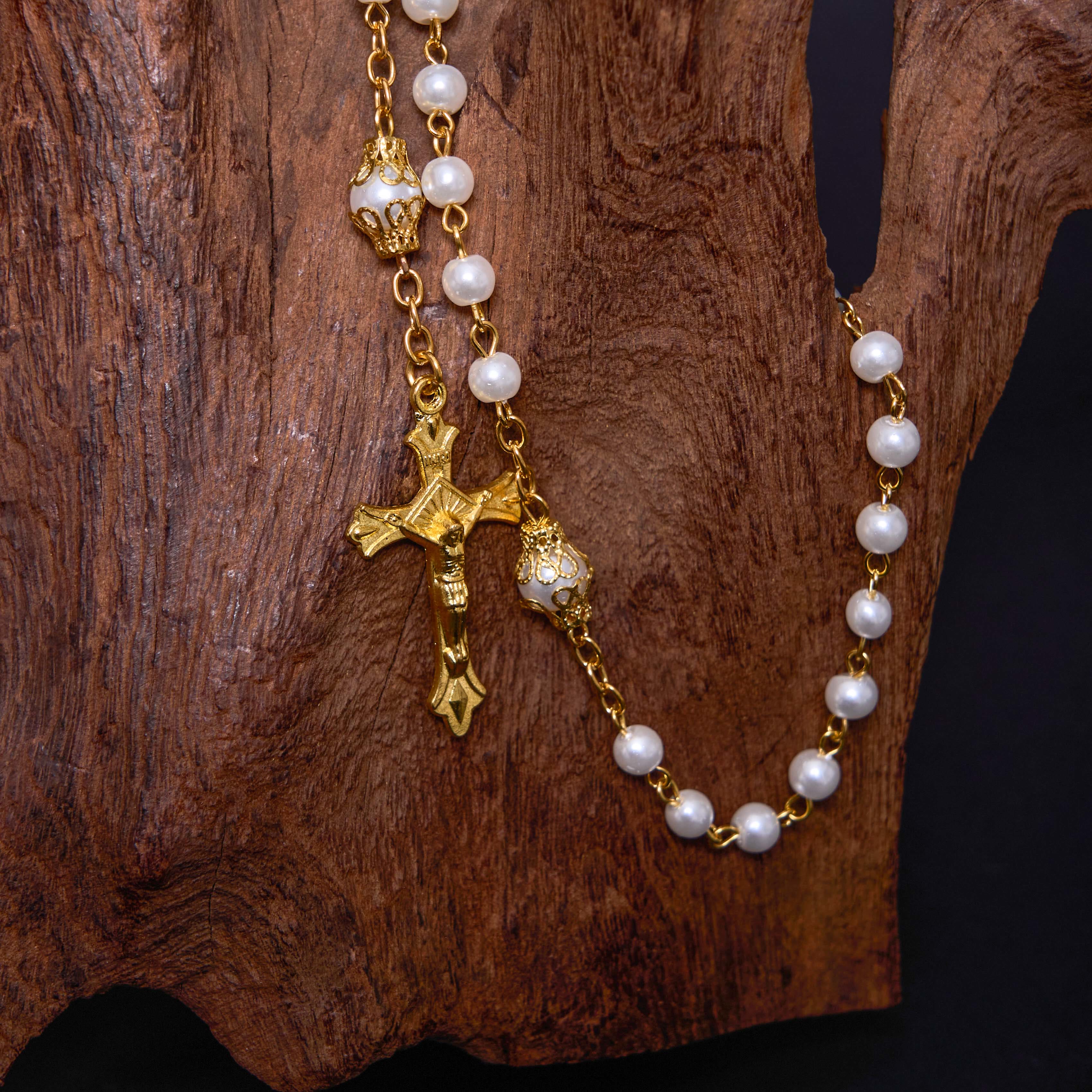christiandiscipleshopSt. Benedict Medal & Crucifix of 6 mm Round White Pearl Alloy Chain Rosary