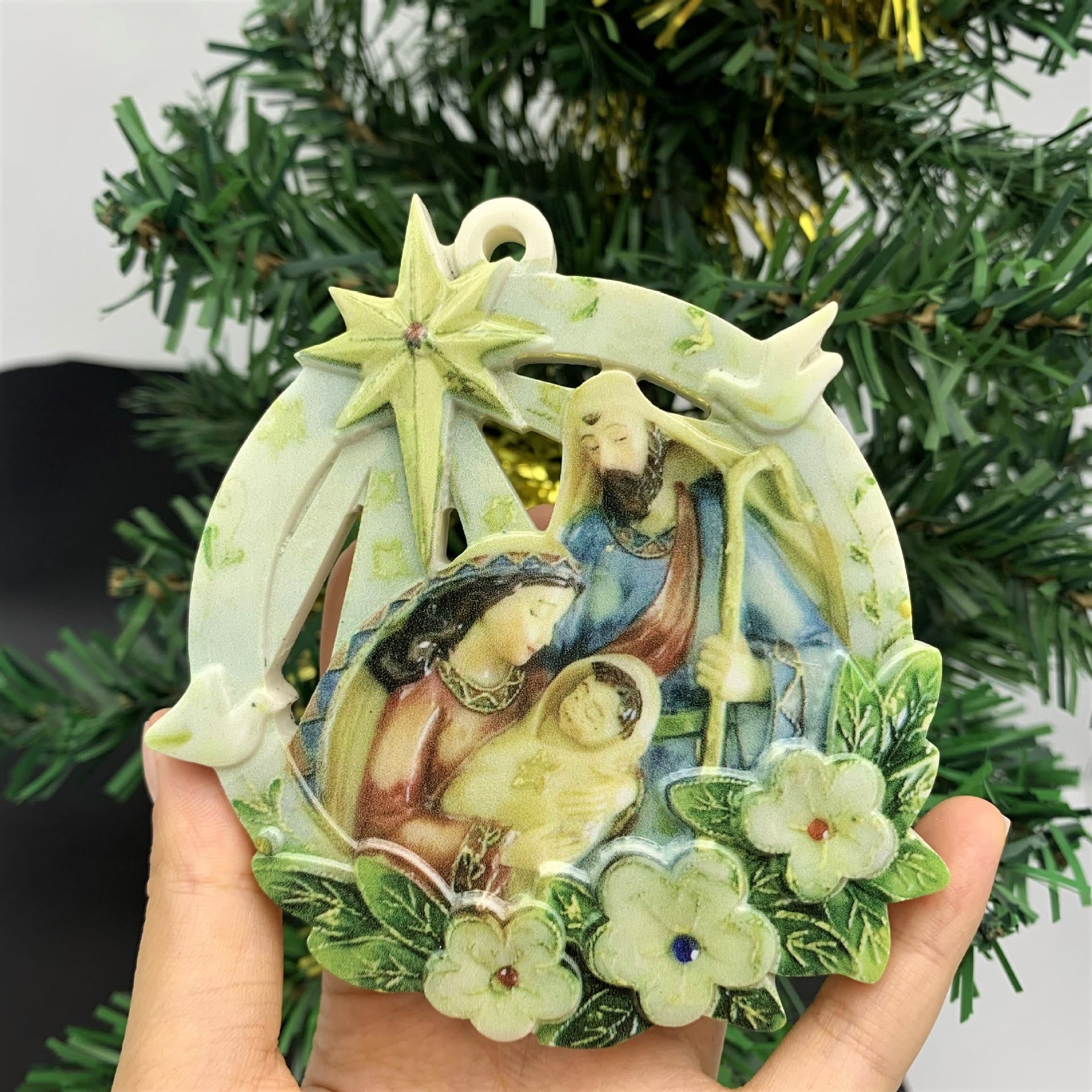 Christianartworkshop Klassische farbige Stereo-Krippe aus Kunstharz, Weihnachtskrippe zum Aufhängen