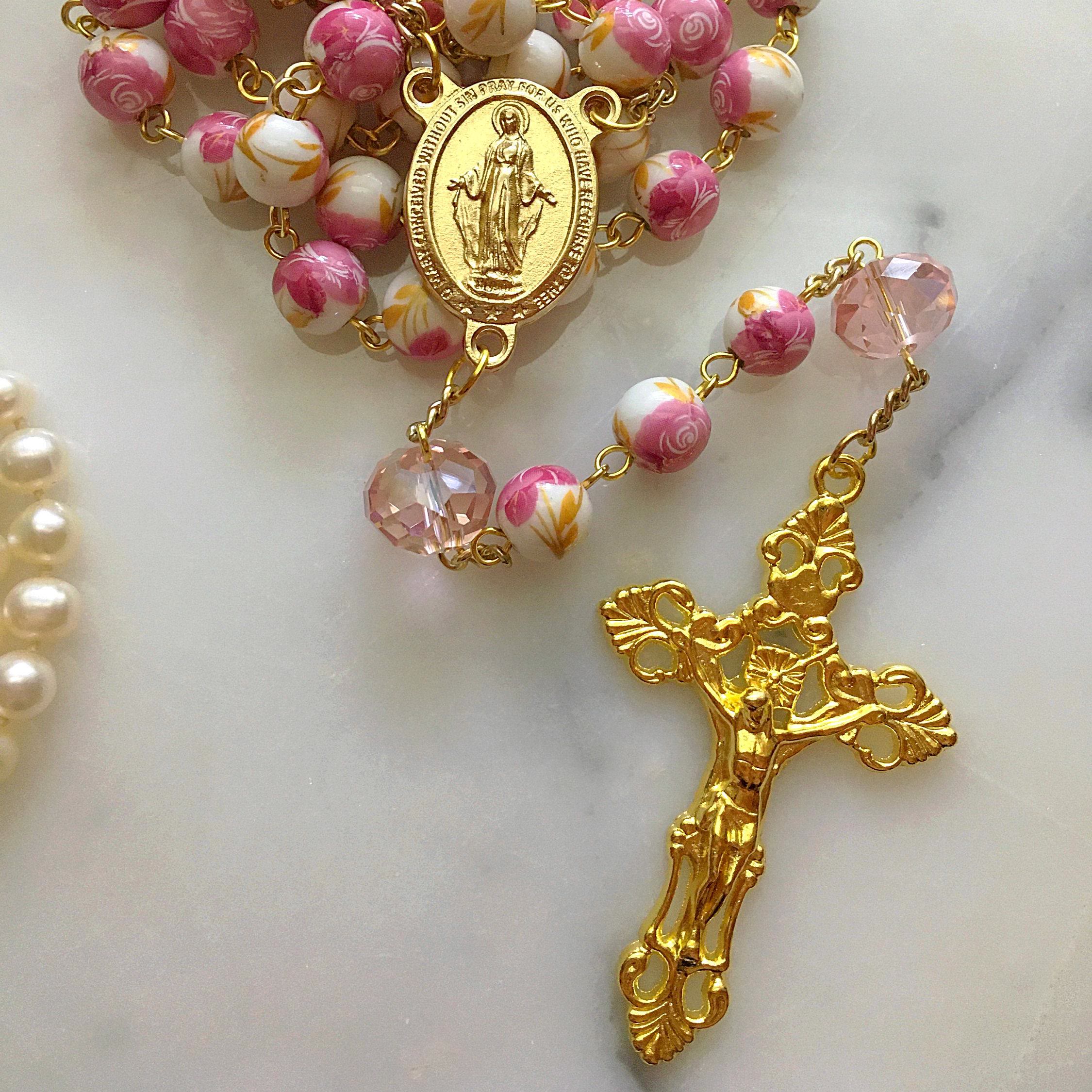 christiandiscipleshop Miraculous Medal & Crucifix of 8 mm Round Floral Pink Ceramic Alloy Chain Rosary