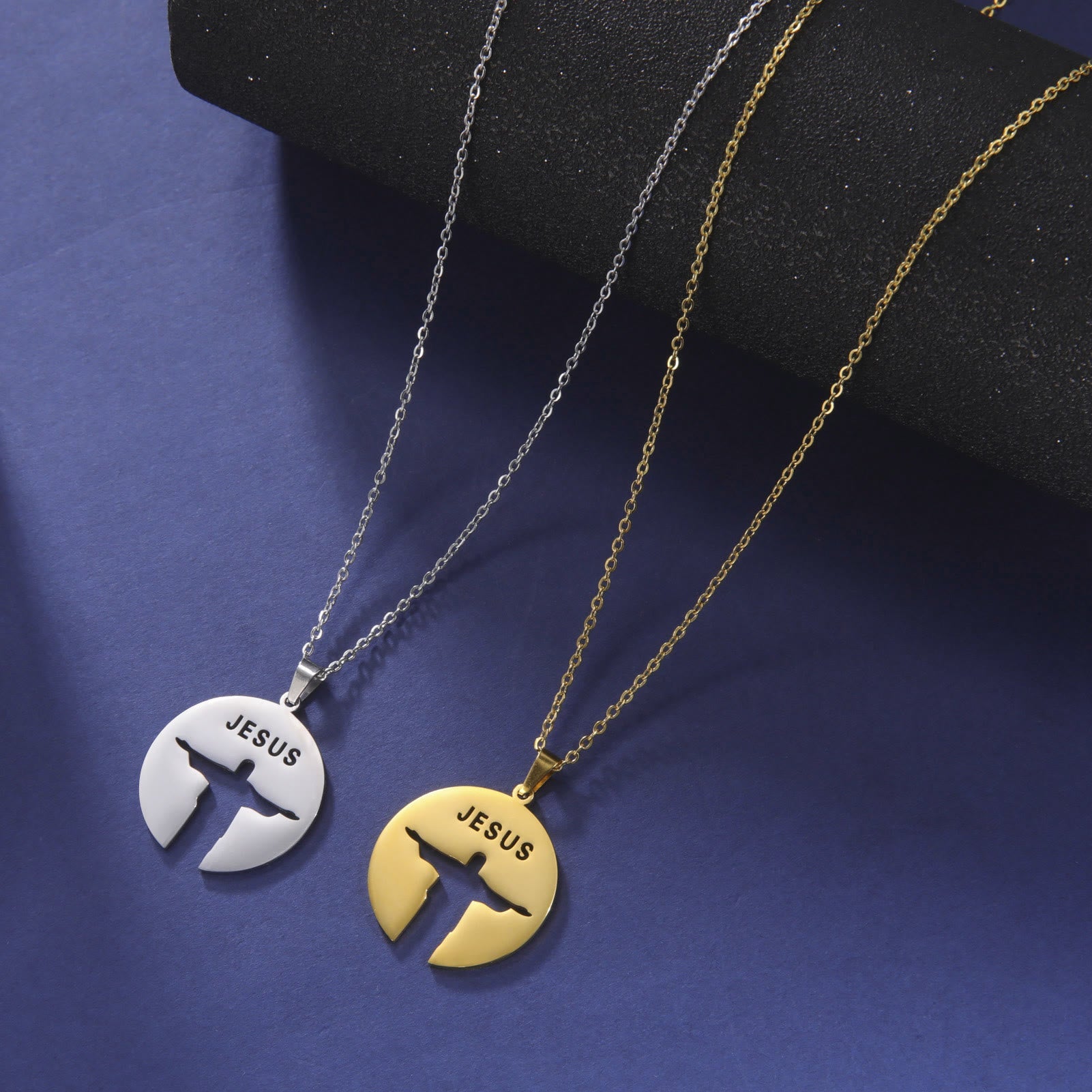 Christiandiscipleshop Round Jesus Pendant Necklace