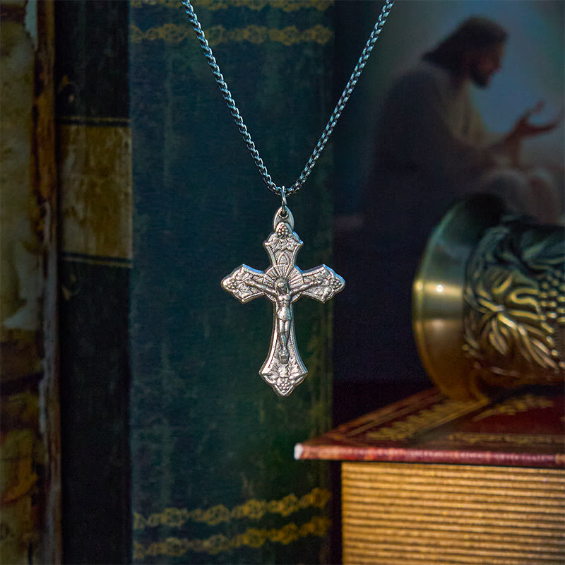 Christiandiscipleshop Retro Pattern Exclusive Craft Grape Leaves Jesus Crucifix Pendant Necklace