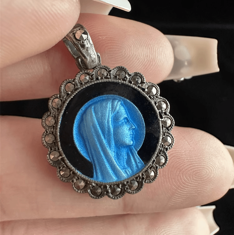 christiandiscipleshop Virgin Mary Antique Silver Enamel Praying Medallion Necklace - A Charm of Devotion and Elegance