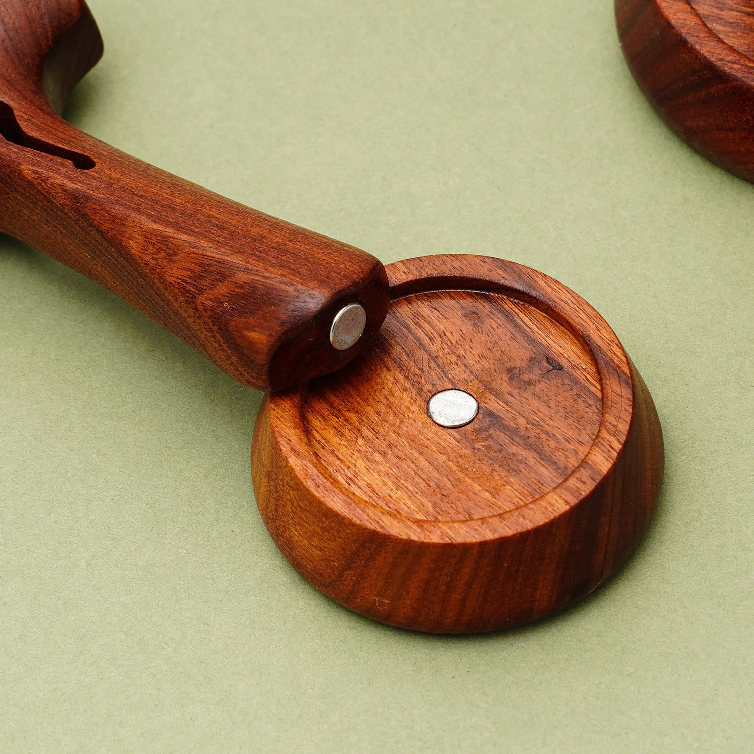 christiandiscipleshop Wooden Sacred Cross Desktop Ornament: Casting a Totem of Faith