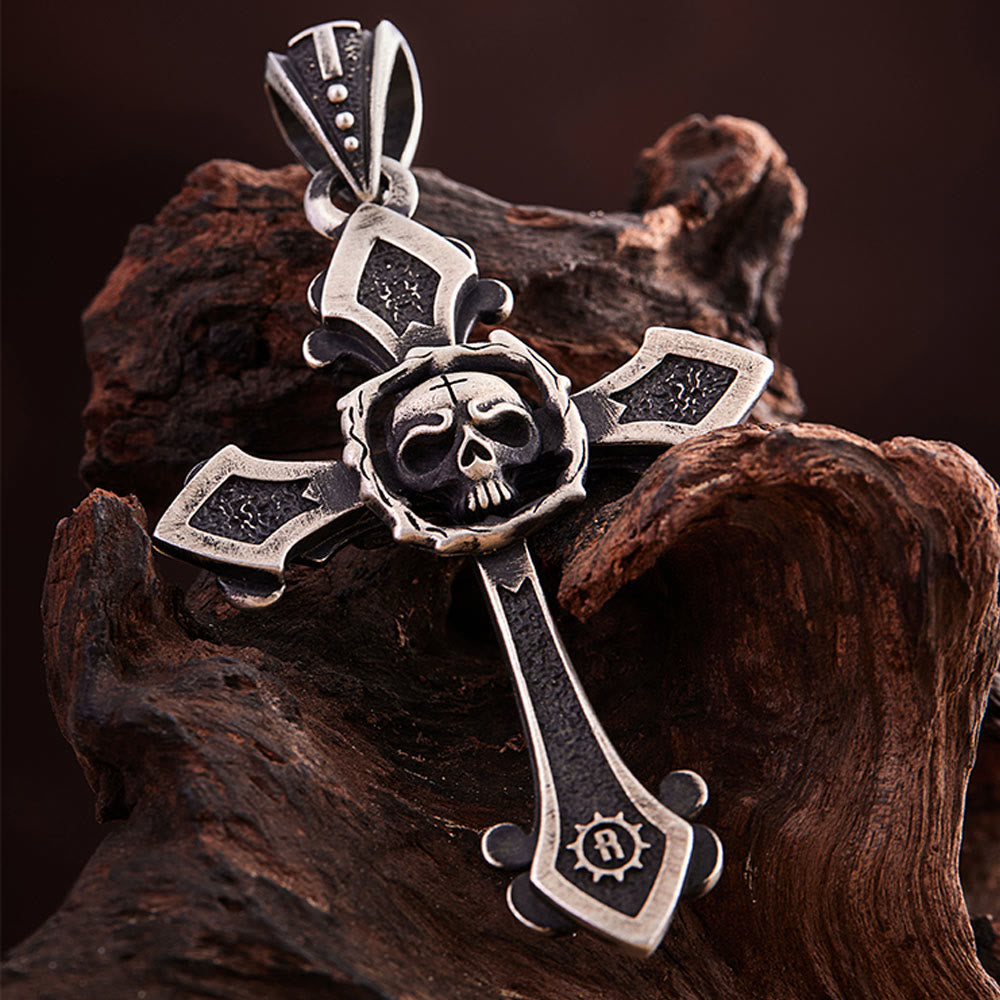 christiandiscipleshop Vintage-Halskette mit Heiligem Kreuz und Totenkopf: Ein tiefgründiges Symbol für die dunkleren Abgründe des Glaubens
