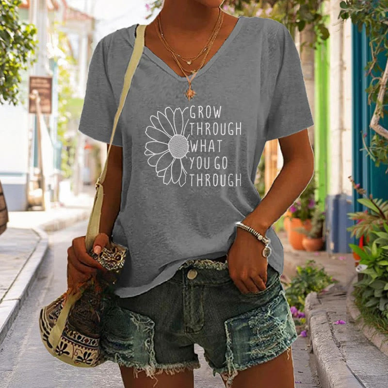 ChristianDiscipleShop Damen-T-Shirt mit V-Ausschnitt und Aufdruck „Grow Through What You Go Through“ aus Polyester