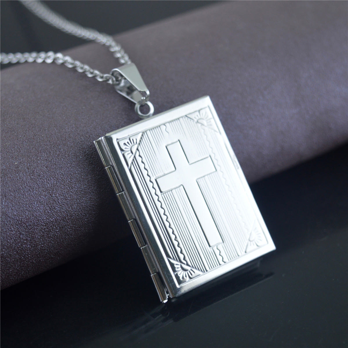 Christiandiscipleshop Practical Style Openable Bible Shape Pendant Necklace
