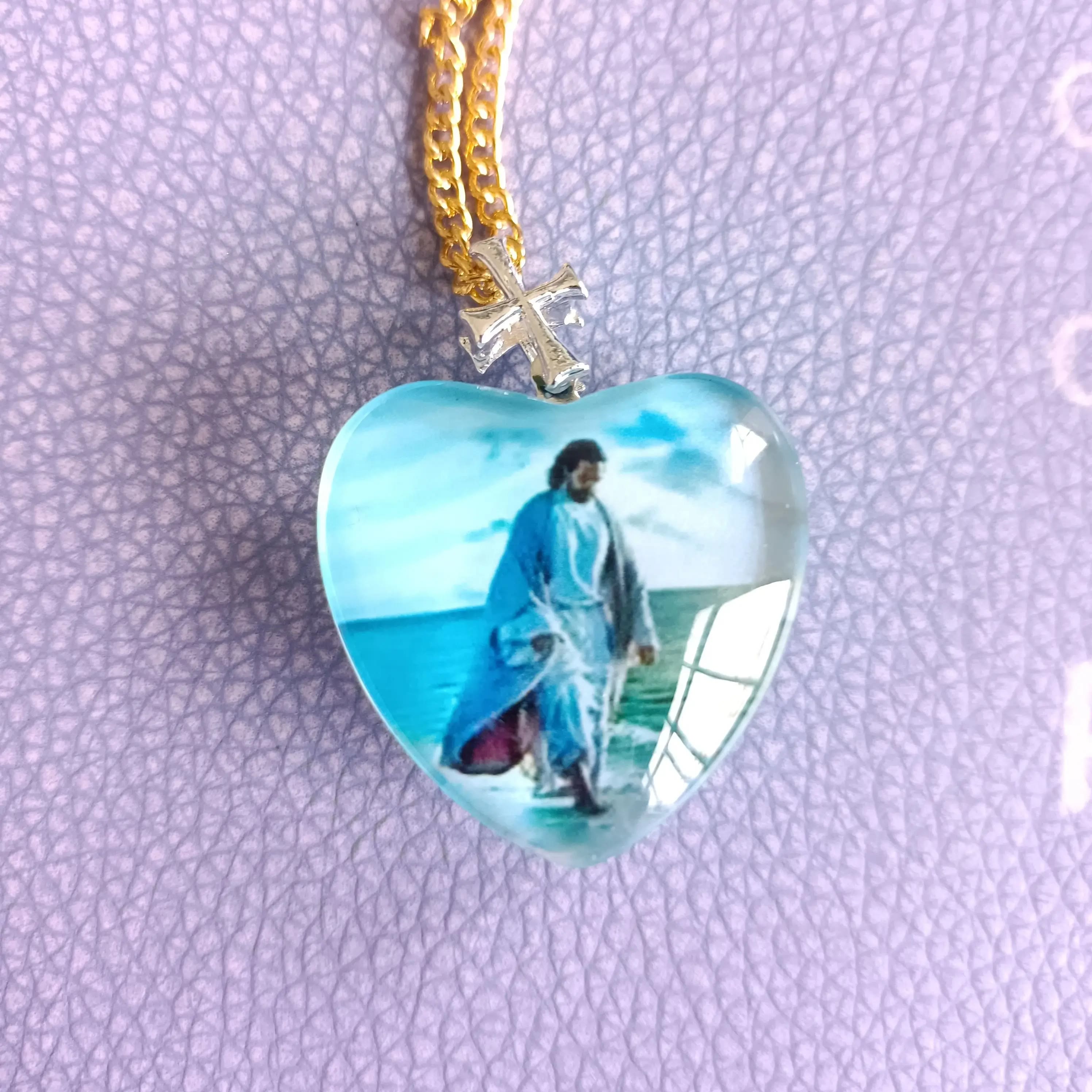 christiandiscipleshop Heart Shaped Crystal Chirst Jesus Pendant Necklace