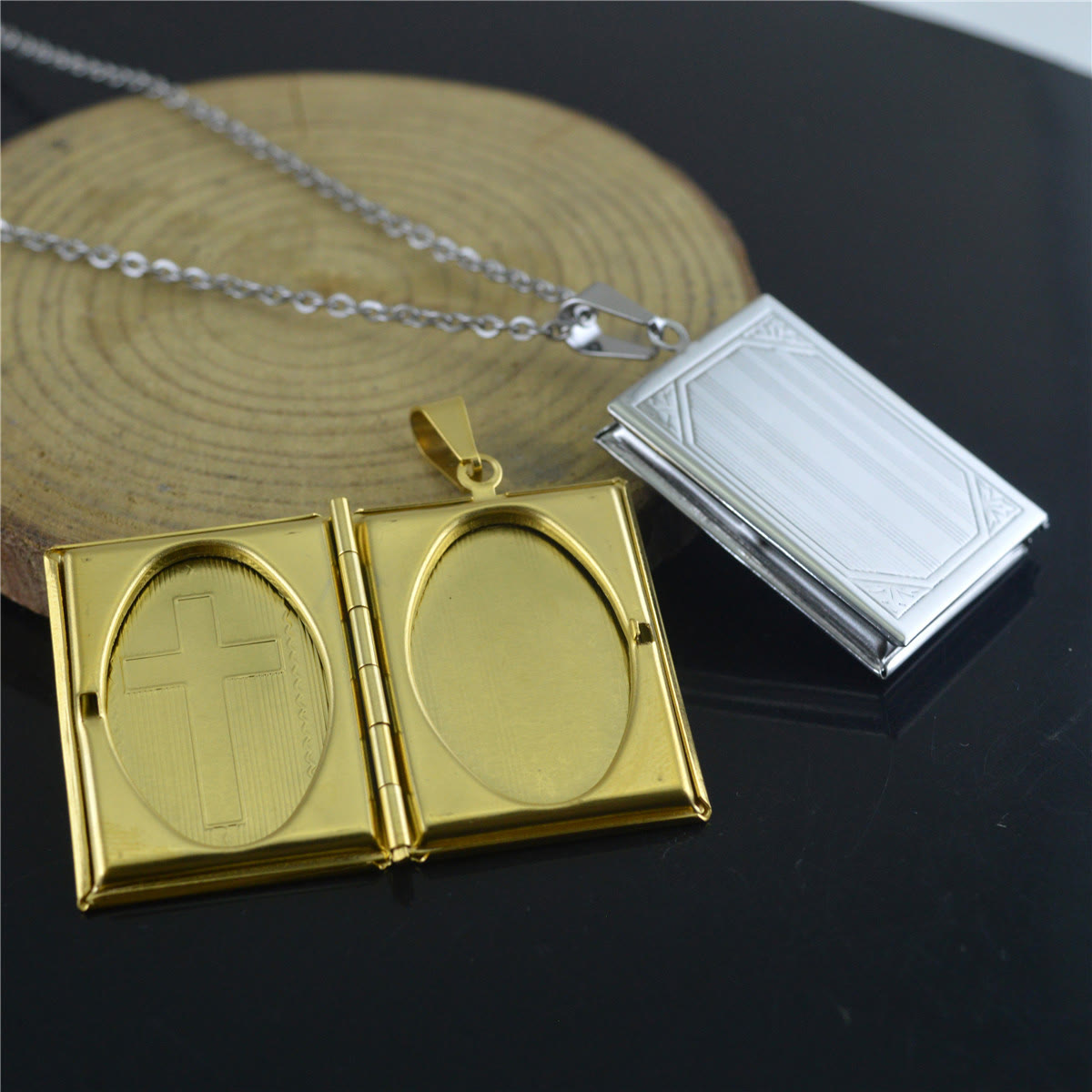 Christiandiscipleshop Practical Style Openable Bible Shape Pendant Necklace