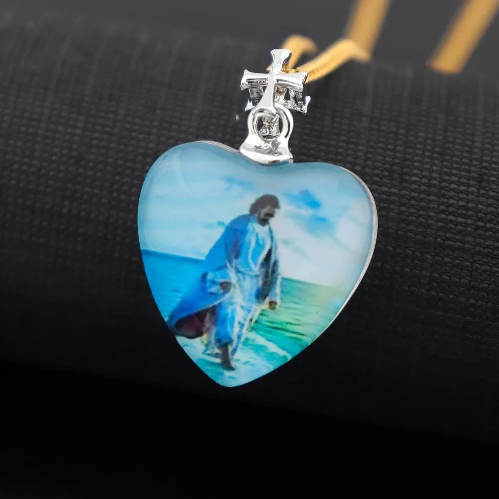 christiandiscipleshop Heart Shaped Crystal Chirst Jesus Pendant Necklace