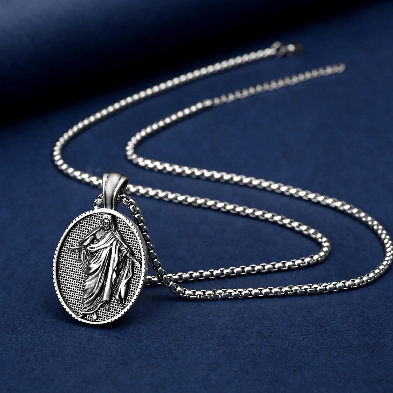 christiandiscipleshop Jesus Medallion Pendant Blessing Necklace
