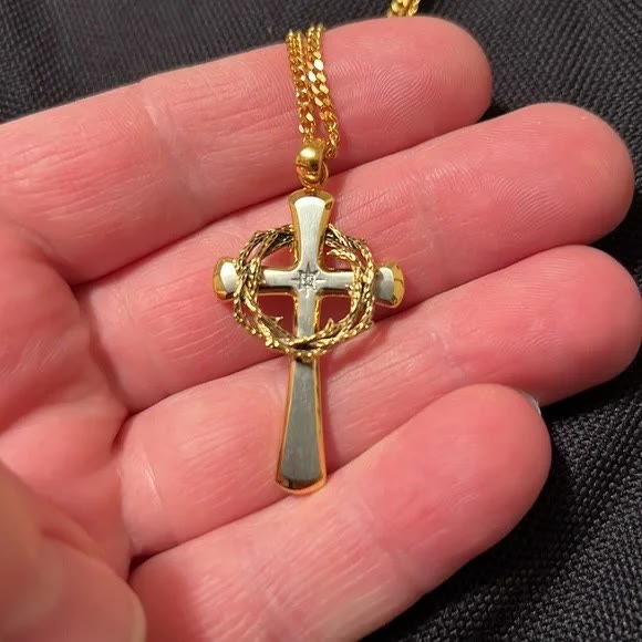 Christiandiscipleshop Cross Pendant Necklace with Crown of Thorns