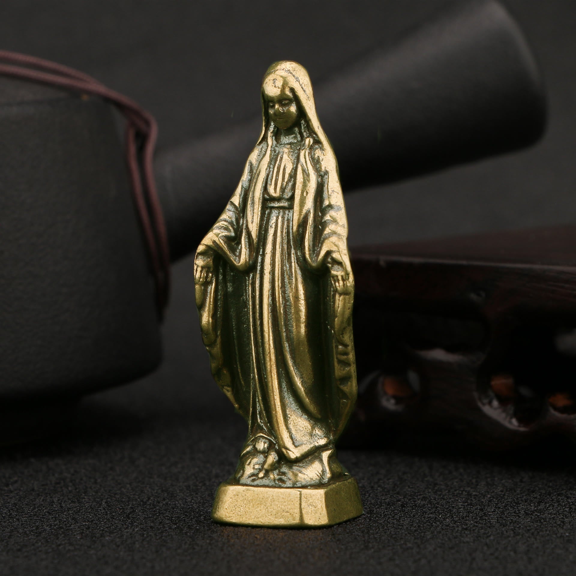 Christiandiscipleshop Retro Style Brass Stereoscopic Bronze Our Lady of Grace Desktop Decorations Ornament