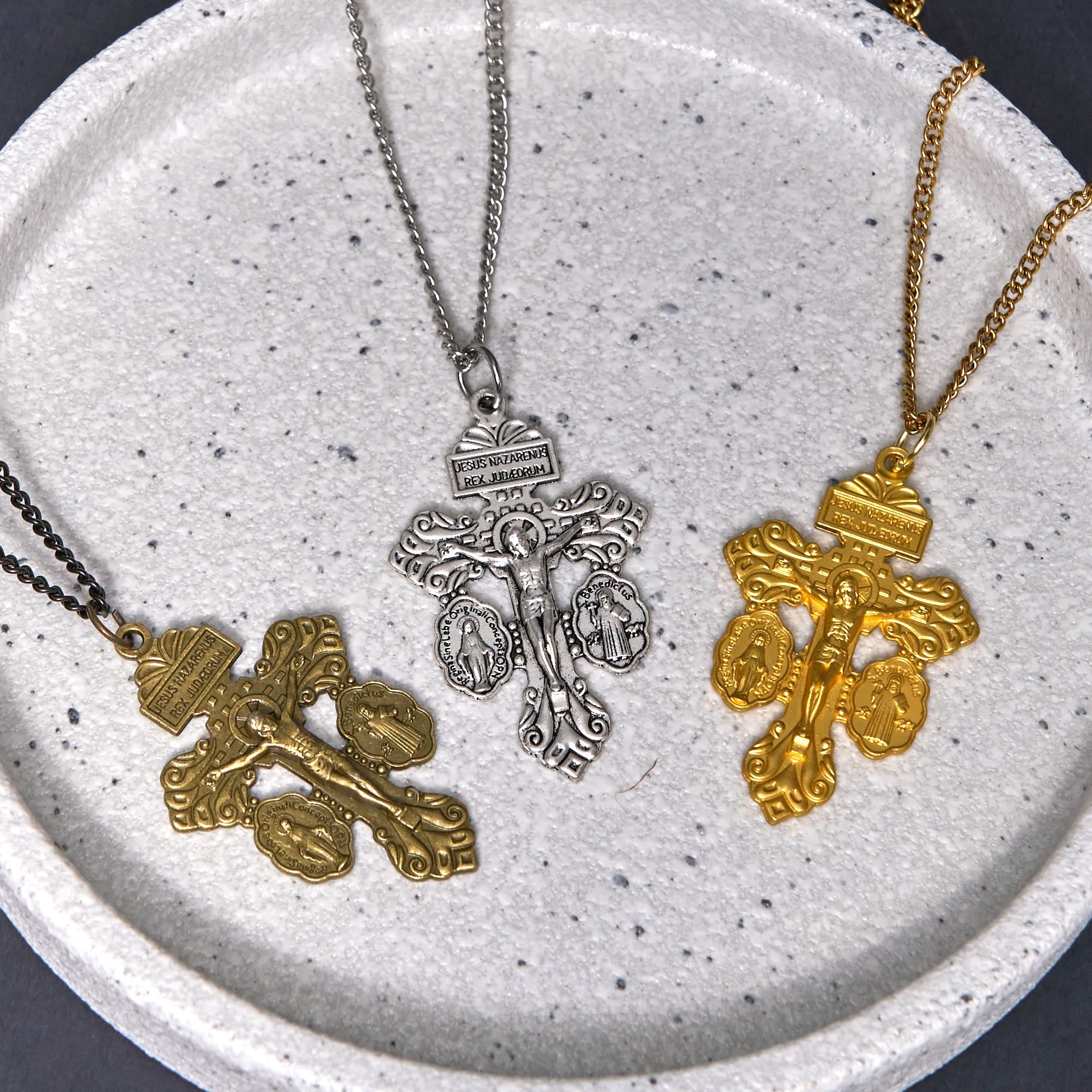 Christianartworkshop Classic Style 3 Colors Pardon Crucifix Double Sided Engraved Pendant Necklace