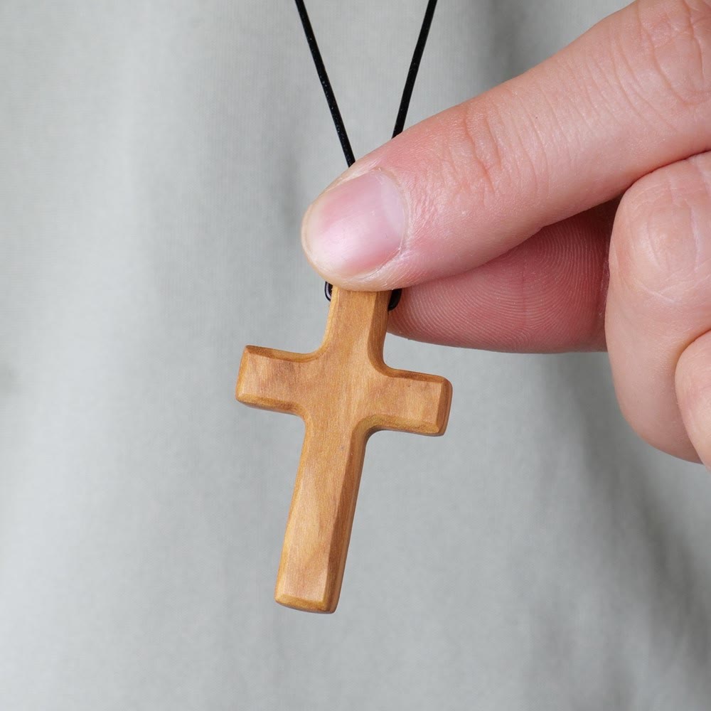 christiandiscipleshop Handmade Olive Wood Cross Necklace: A Symbol of Faith and Craftsmanship