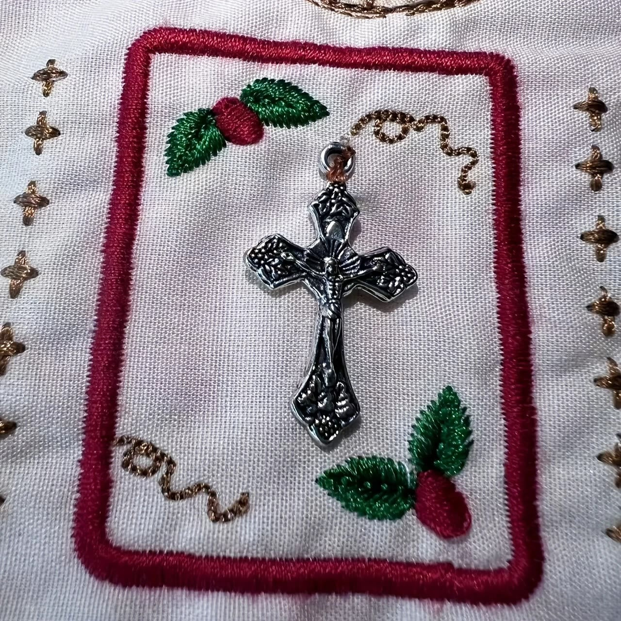 christiandiscipleshop Hand-Embroidered Portable Green Pocket Shrine Cross Included Inside