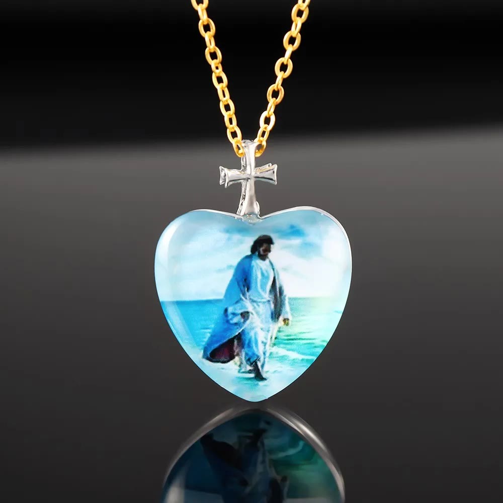 christiandiscipleshop Heart Shaped Crystal Chirst Jesus Pendant Necklace