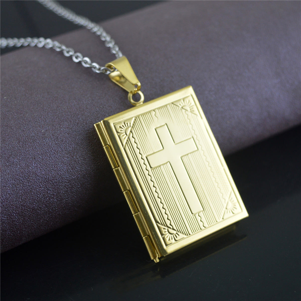 Christiandiscipleshop Practical Style Openable Bible Shape Pendant Necklace