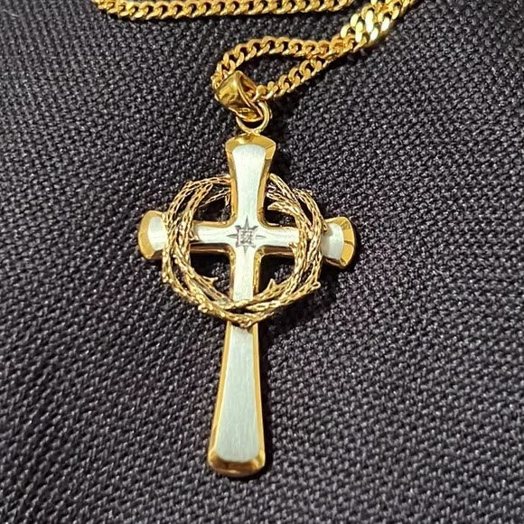 Christiandiscipleshop Cross Pendant Necklace with Crown of Thorns