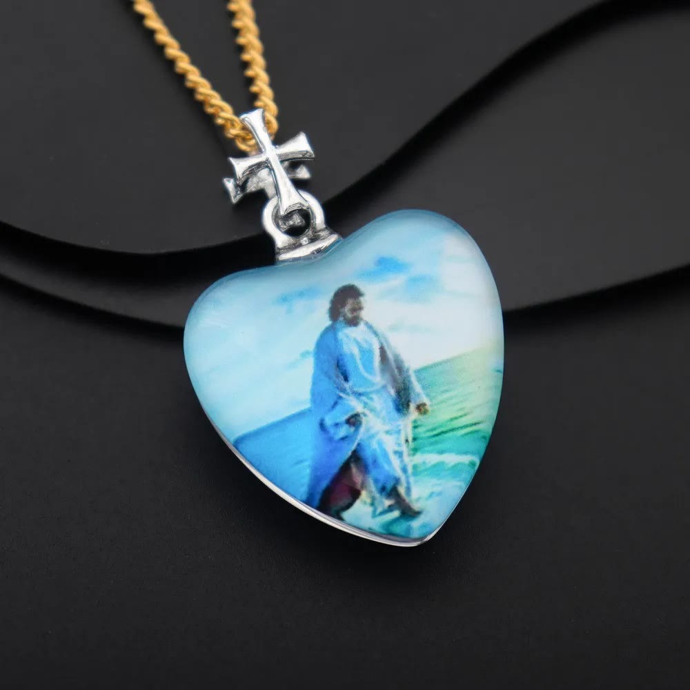 christiandiscipleshop Heart Shaped Crystal Chirst Jesus Pendant Necklace