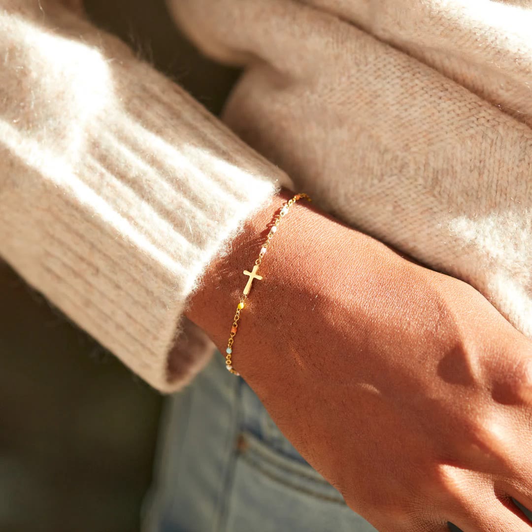 Christiandiscipleshop Delicate Minimalist Cross Bracelet